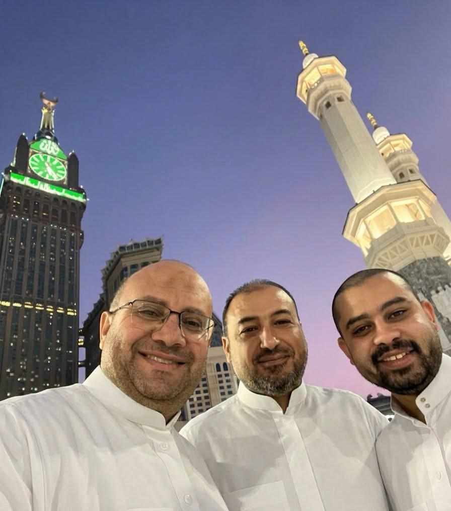 في رحاب الحرم... طمأنينة وصحبة مباركة